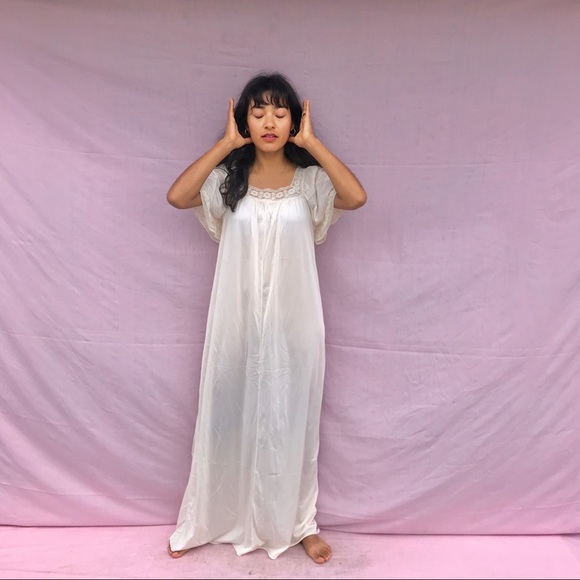 Adorable long Robe - Picture 2 of 8